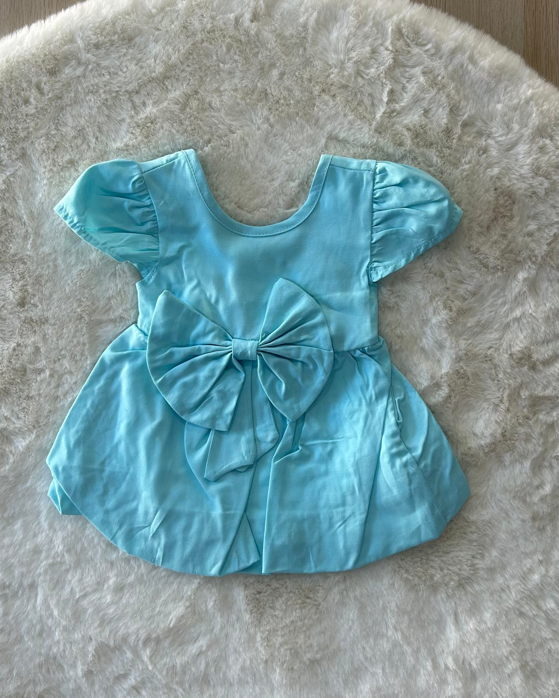 VESTITINO NEONATA CON SCOLLO ALLA SCHIENA
